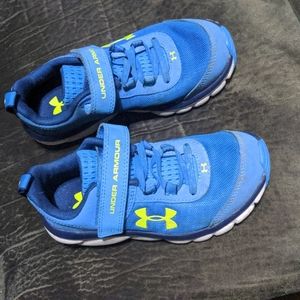 UA tennis shoes size 12